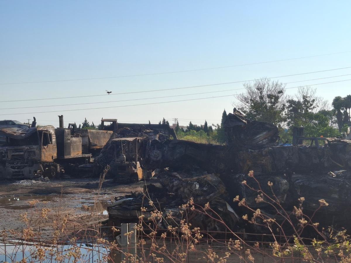 Las imágenes de la destrucción del fuego: así ha quedado la zona del desguace de El Verger devorada por el incendio