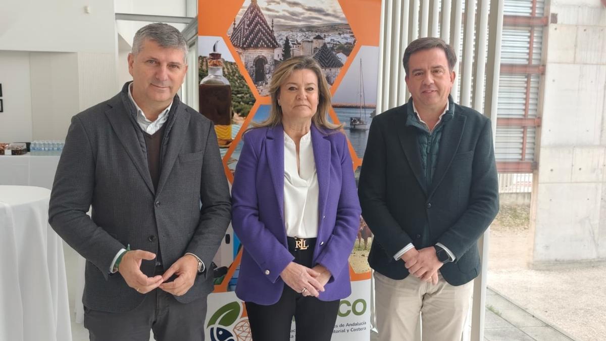 Francisco Acosta, Cristina del Toro y Aurelio Fernández, antes del inicio de la jornada sobre el Leader en Lucena.