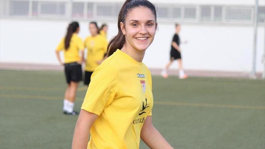 Paula León se incorpora al filial del Santa Teresa