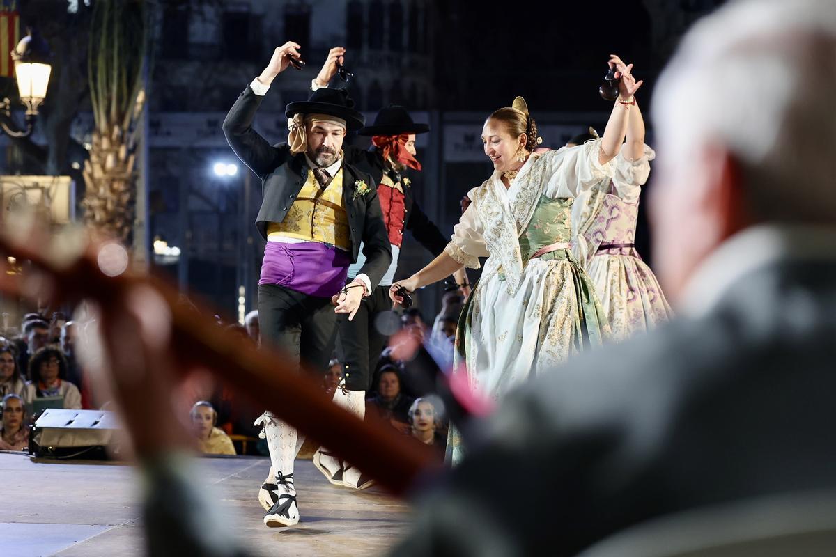 Bailes Tradicionales a pie de Ayuntamiento en las Fallas 2026