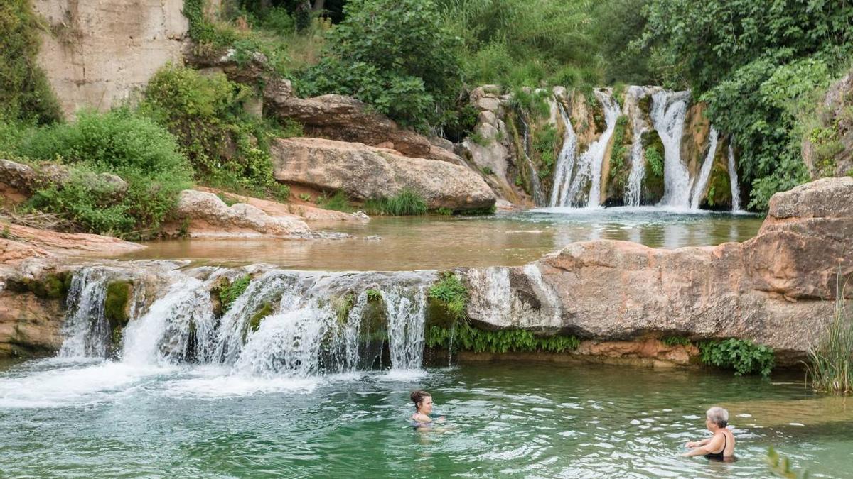 La poca profundidad de las pozas de Font de la Rabosa hace que sean disfrutables por bañistas de cualquier edad.