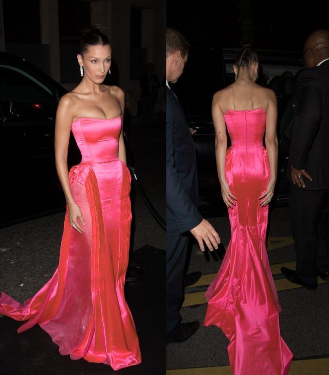 Bella Hadid con un impresionante vestido color rosa flúor