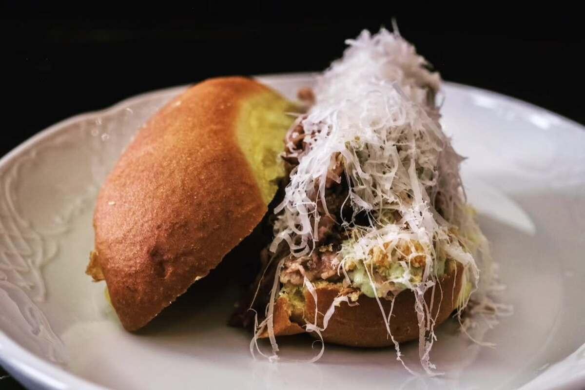 Su bocadillo es una gran elección su vistas el establecimiento