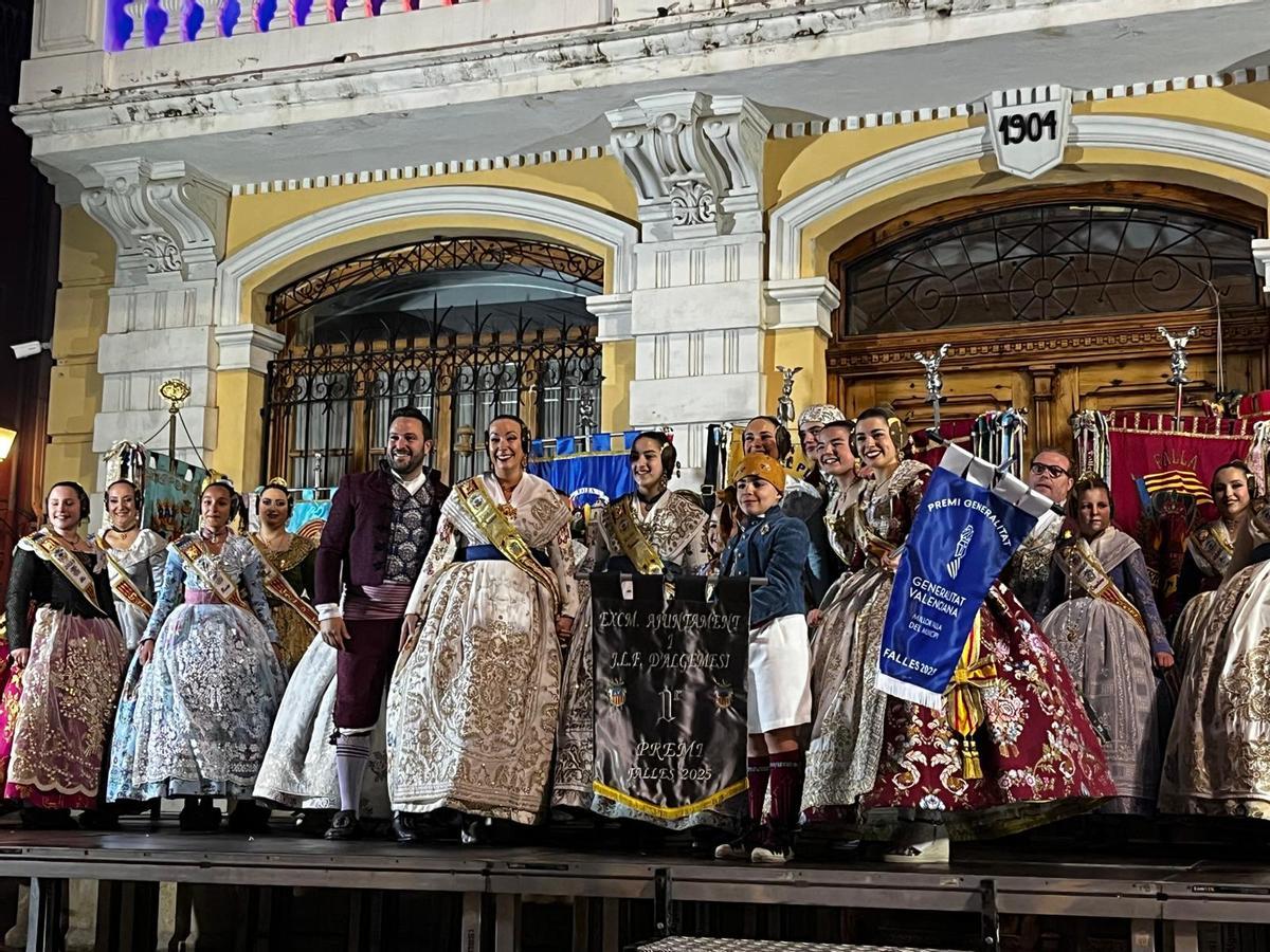 La falla Nou Mercat de Algemesí recoge el premio a mejor monumento 2025.