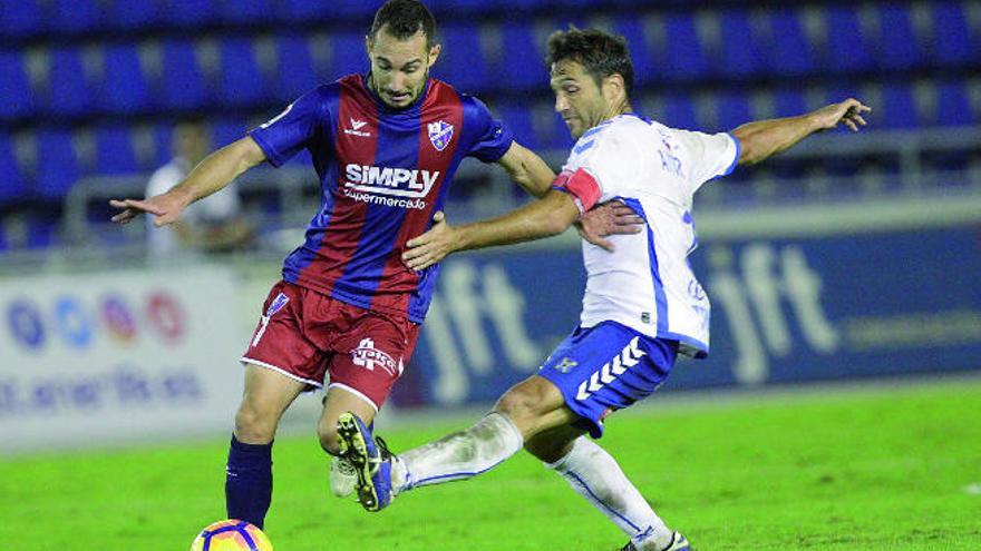 El Tenerife deja escapar un empate y continúa en la zona templada