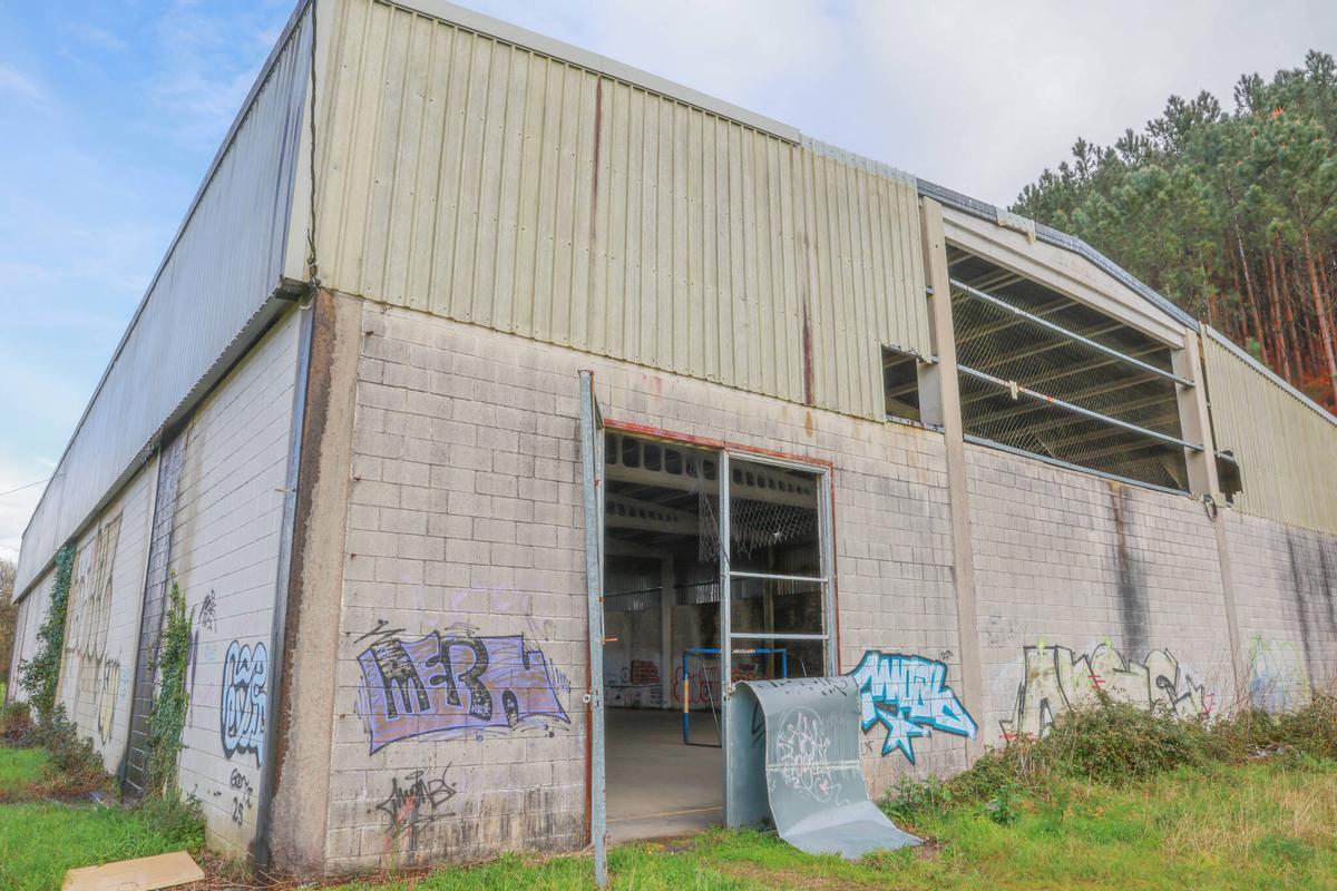 Estado de la entrada principal al pabellón.