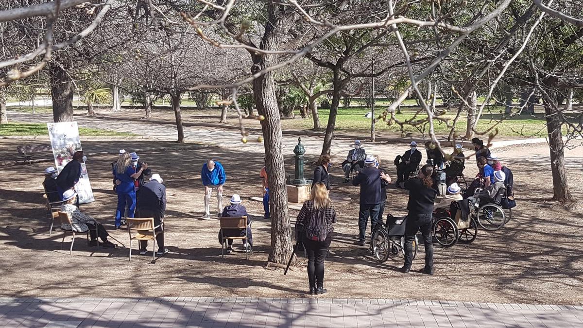 A raíz de la vacunación, los residentes de Ballesol empiezan a recuperar las actividades grupales y las salidas.