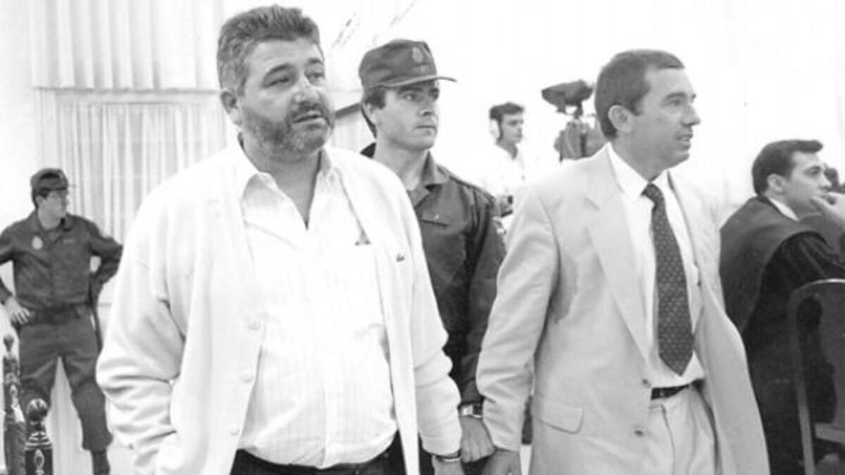 Laureano Oubiña esposado y escoltado en el juicio de la Operación Nécora