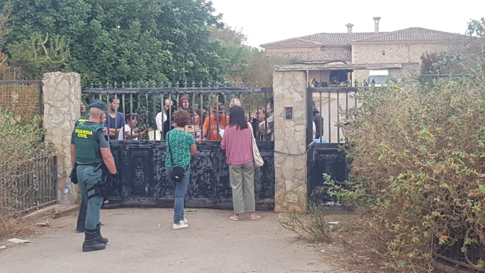 Un desahucio con violencia deja a una familia de 10 personas en la calle en Llucmajor