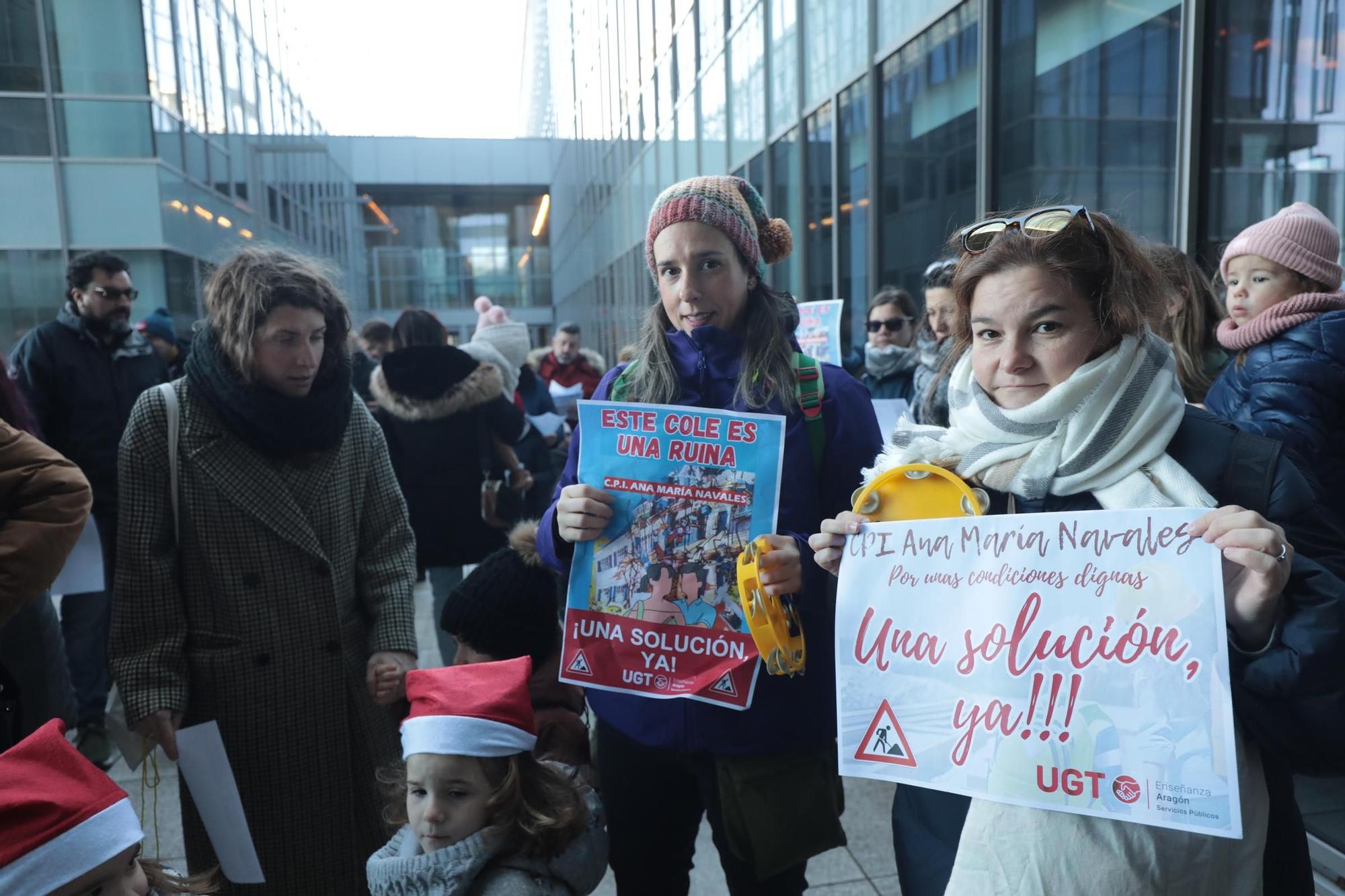 En imágenes | Protesta de las familias del Ana María Navales por la paralización de las obras