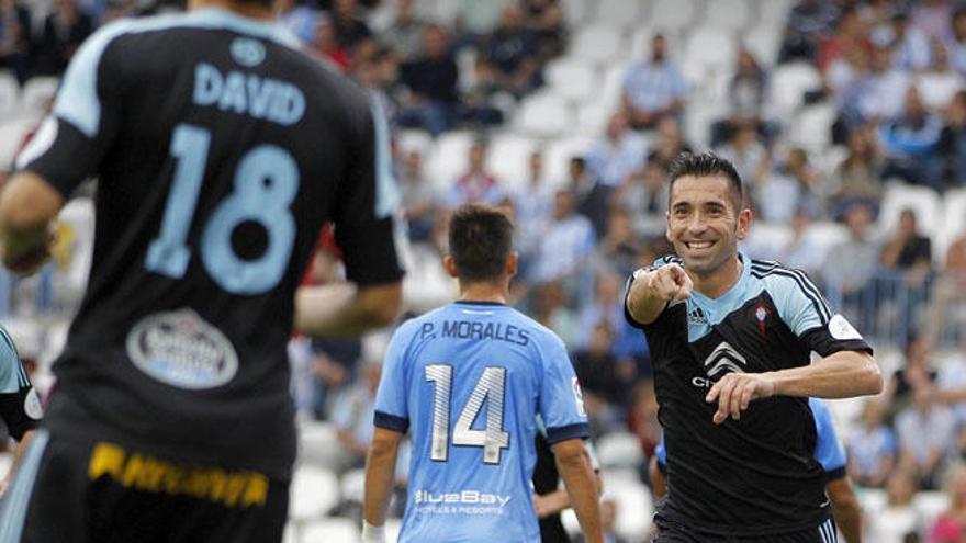 El hispanobrasileño Charles, celebrando un gol en La Rosaleda.