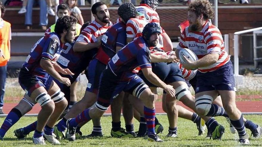 Un lance del partido de ida entre el Blusens y el Eibar. // Adrián Irago