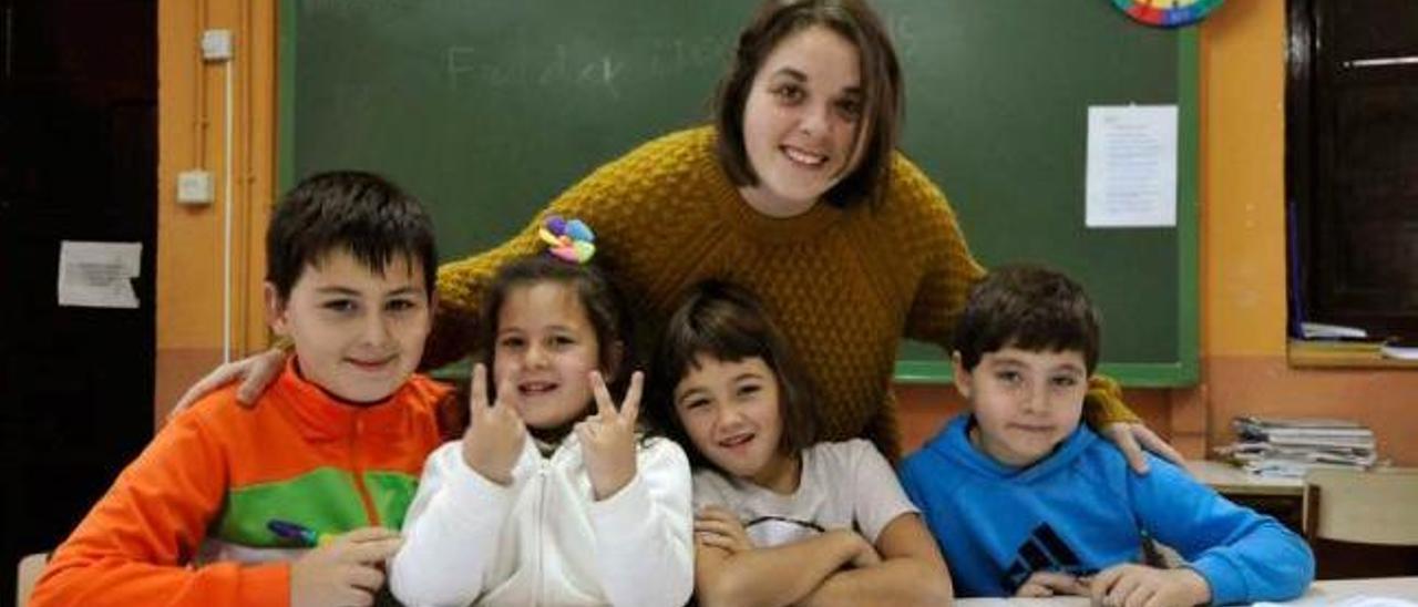 Sergio, Sheila, Sara y Rodrigo junto a Lorena Riesco, su profesora de Inglés.