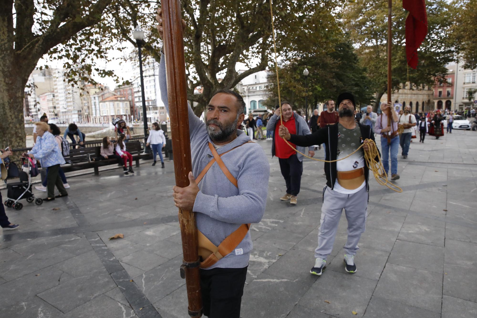 En imágenes: Gijón celebra el Día de León con bailes y el desfile de pendones