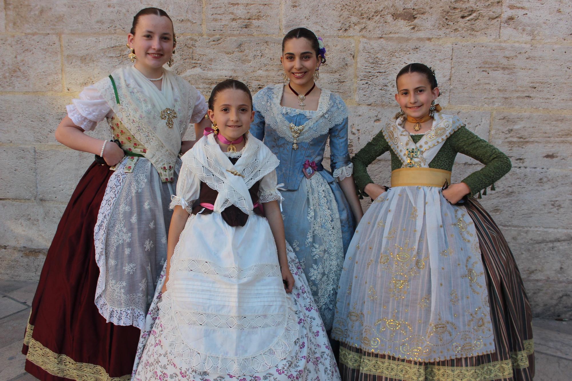 Búscate en los cuadros de baile de las comisiones en la "Dansà de les Falles"