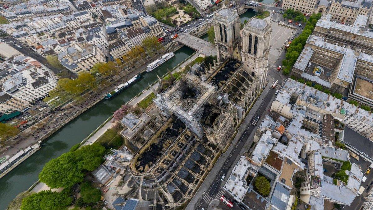 Una foto aérea en 360º permite ver las consecuencias del incendio de Notre Dame