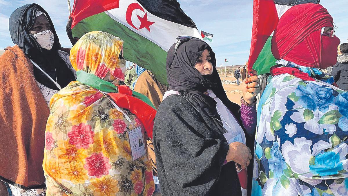 Varias mujeres del Sáhara Occidental.