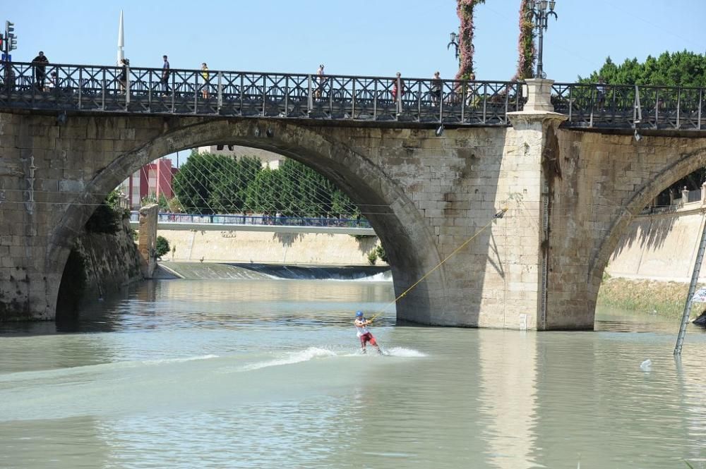 Exhibición de Wakeboard en el Río Segura