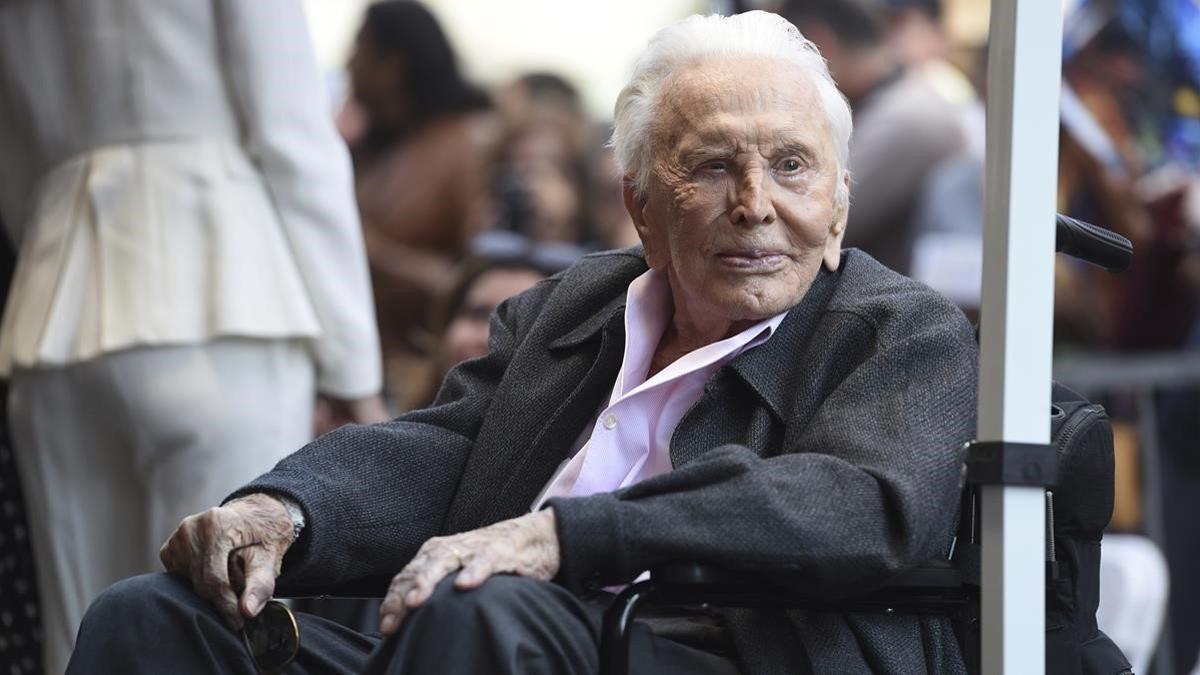 lmmarco45781176 actor kirk douglas attends a ceremony honoring his son actor190102135449