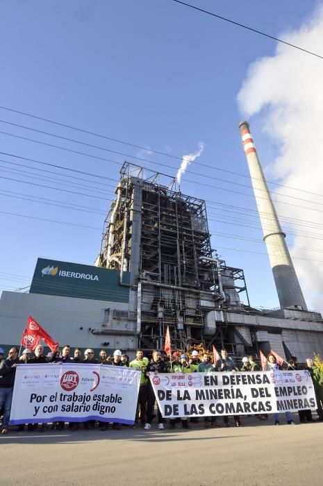 Protestas de los trabajadores de Lada por el futuro de la térmica