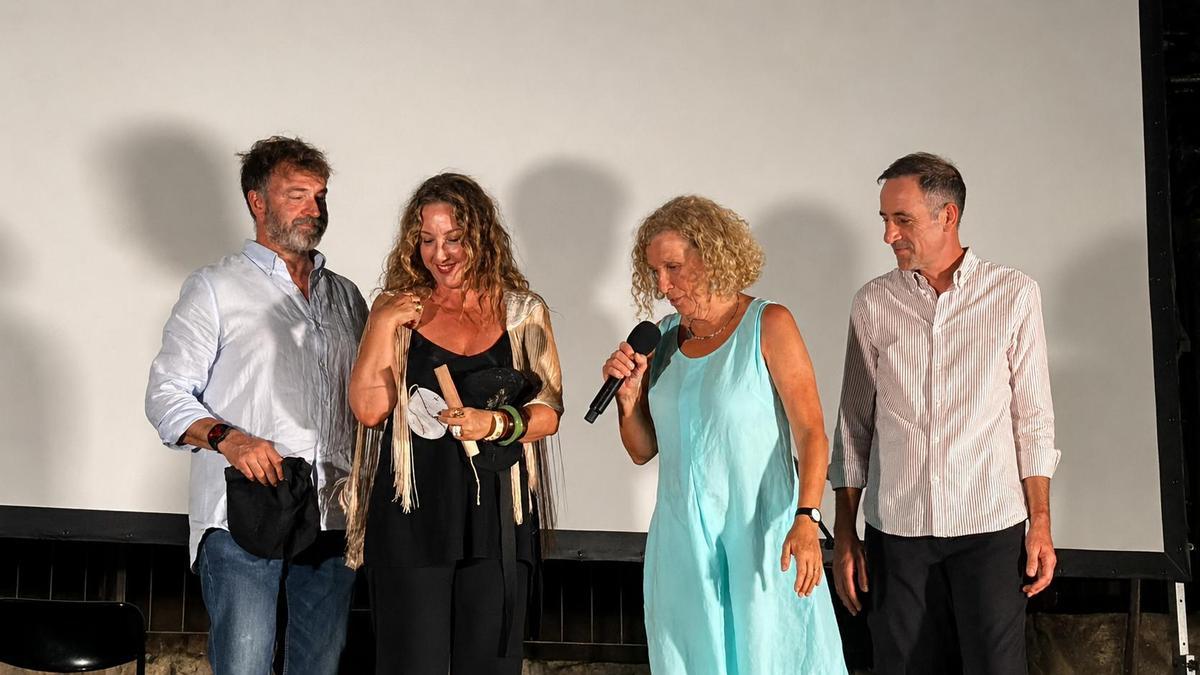 La Vera homenajea a los productores Tay Sánchez y Néstor Costrafreda con la Faltriquera Verata La Vera homenajea a los productores Tay Sánchez y Néstor Costrafreda con la Faltriquera Verata