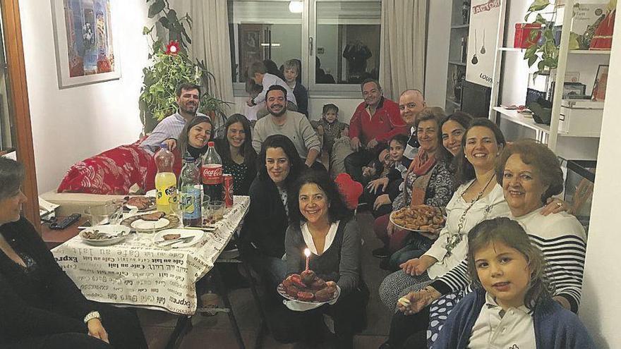 Alberto O&#039;Connor, segundo por la izquierda, con su madre, su novia, segunda por la derecha, y sus hermanos.