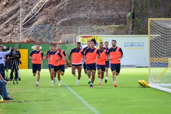 Entrenamiento UD Las Palmas en Barranco Seco ...