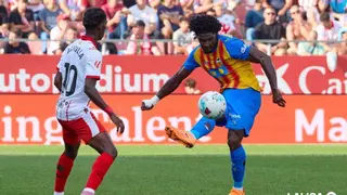 Thierry Rendall, en la foto de los dos goles