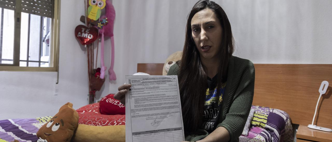 Una madre soltera espera desde hace meses una vivienda de la administración