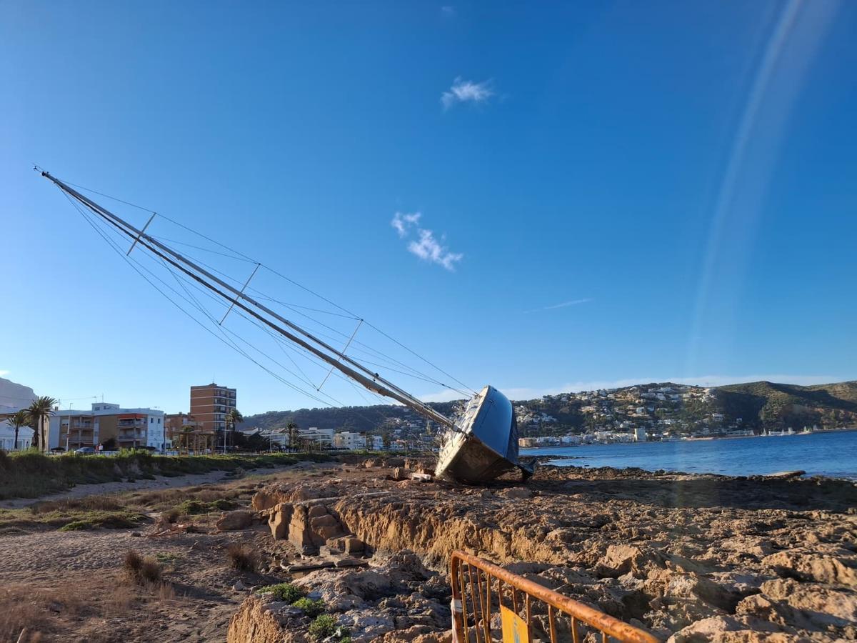 Nueve meses encallado en Xàbia: las imágenes del gran velero Nueve meses encallado en Xàbia: las imágenes del gran velero