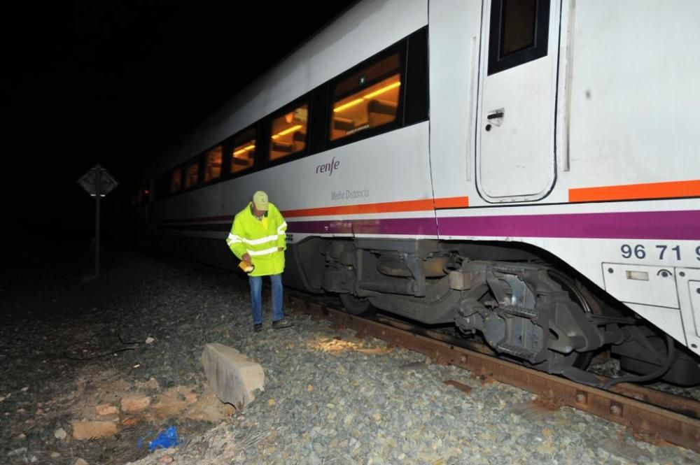 Un tren averiado en Torrellano interrumpe la circulación entre Cartagena y Valencia