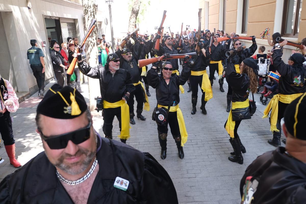 Los Piratas durante el alegre Traslado del Santo.