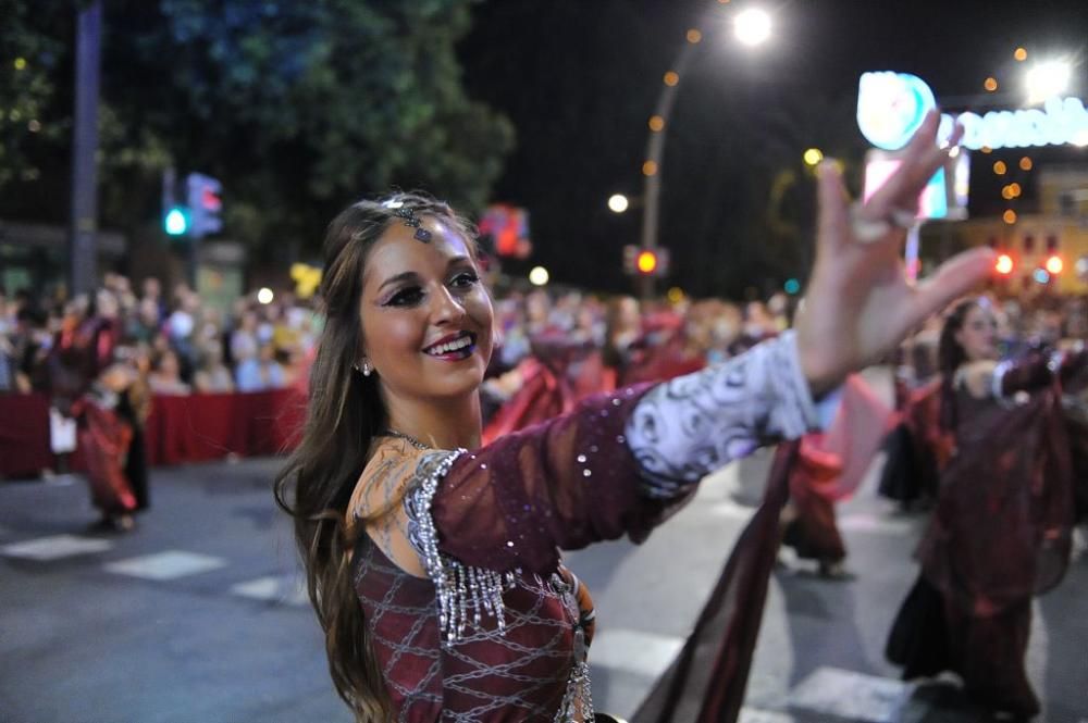 Desfile de Moros y Cristianos por las calles de Mu