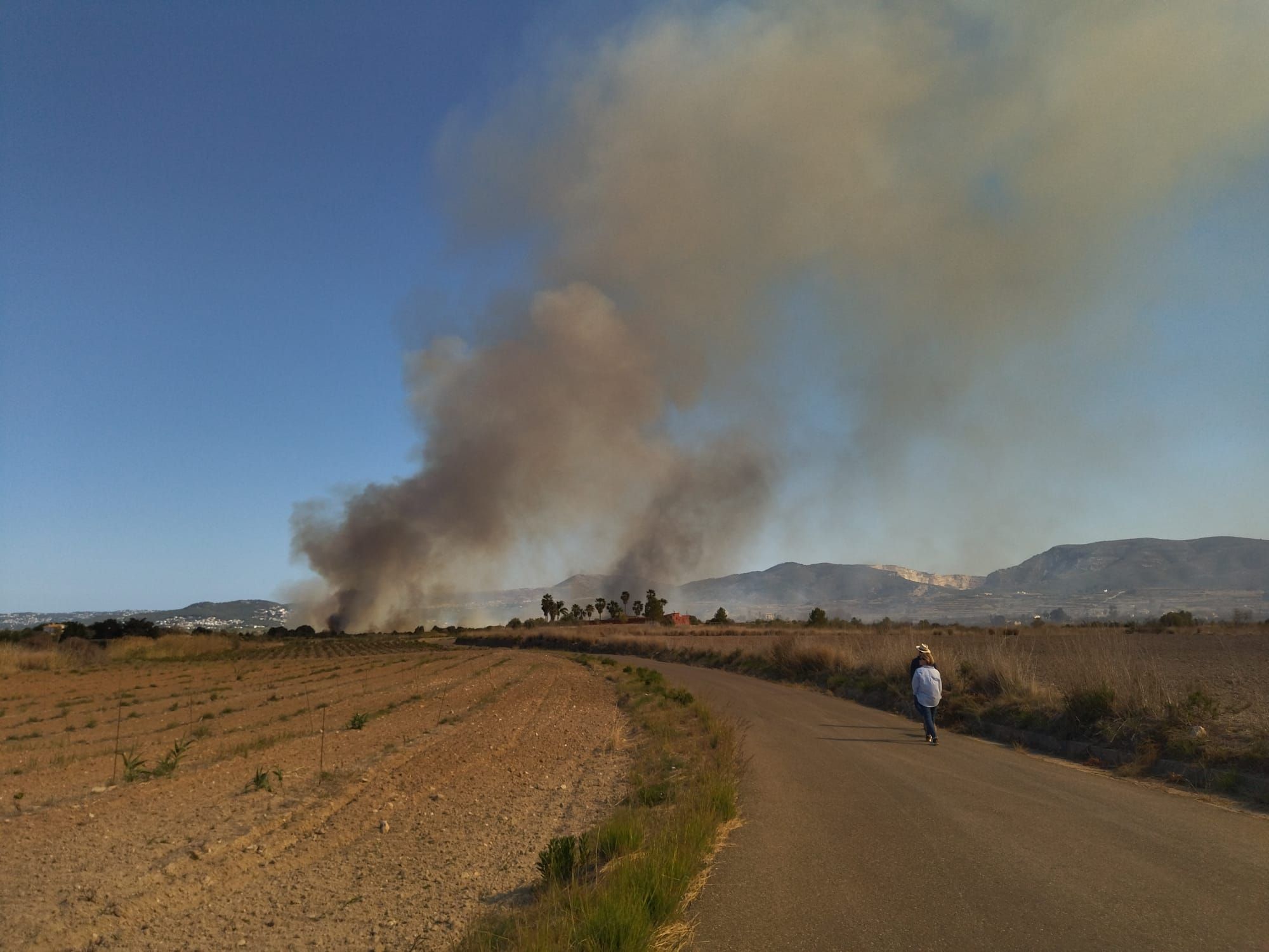 Las imágenes del virulento incendio de Xàbia