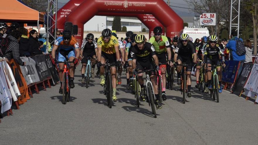 El ciclocròs vivifica el parc del Cardener