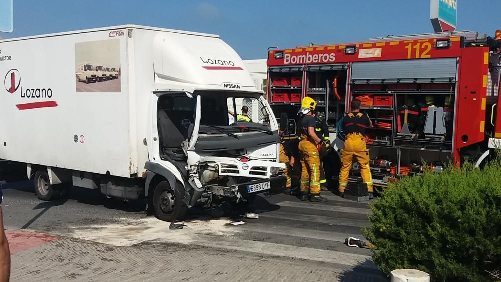 Accidente con dos camiones en Torrevieja
