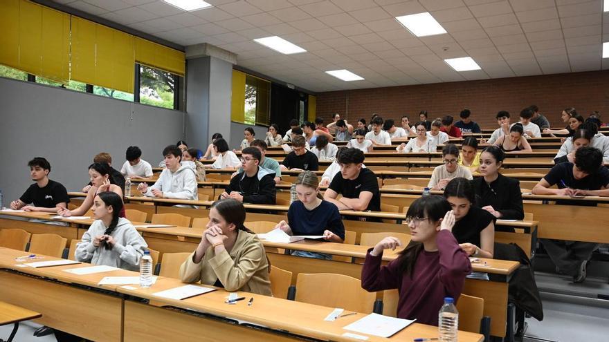 Polémica en la PAU 2026 en Galicia: Profesores de Historia protestan por una pregunta del examen de Historia de España sobre socialismo y anarquismo