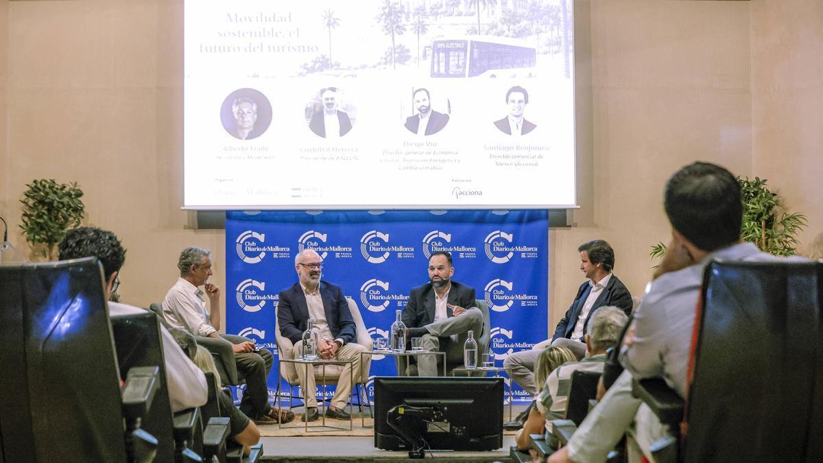 Alberto Fraile, Cristóbal Herrera, Diego Viu y Santiago Benjumea dialogaron sobre el futuro de la movilidad en Mallorca.