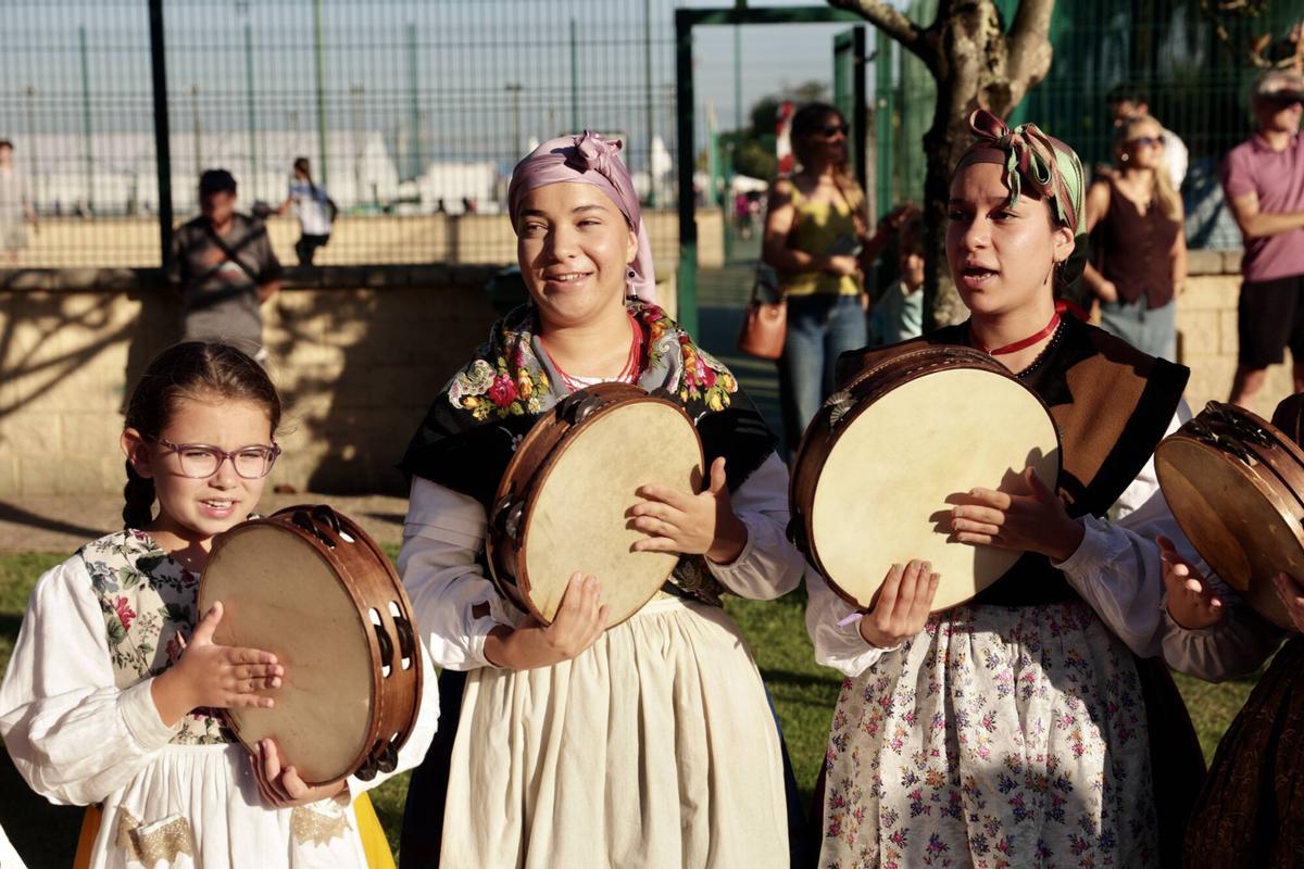 El Centro Asturiano de Oviedo abre sus fiestas con el pregón de la pediatra Lucía Galán El Centro Asturiano de Oviedo abre sus fiestas con el pregón de la pediatra Lucía Galán