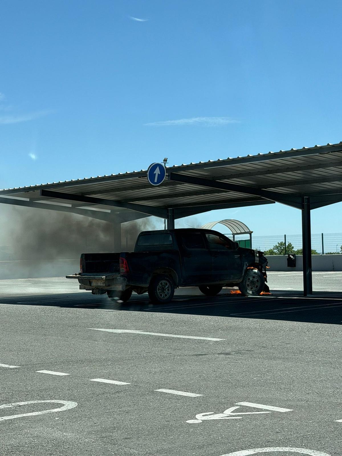 Así ha quedado el coche después.
