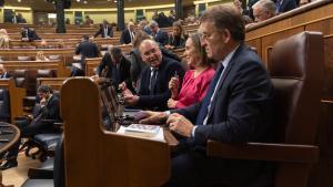 (I-D) El portavoz del PP en el Congreso, Miguel Tellado; la secretaria general del PP, Cuca Gamarra, y el presidente del Partido Popular, Alberto Núñez Feijóo.