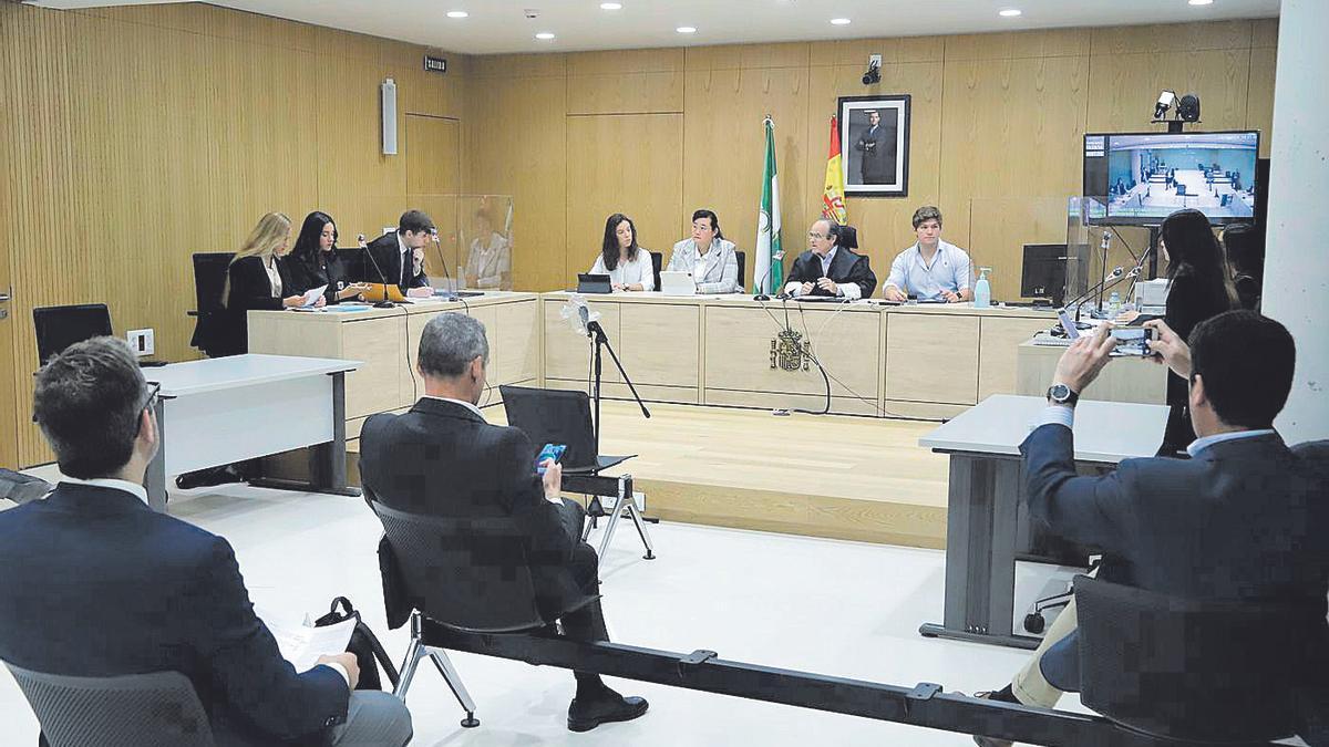 Los estudiantes han recibido tutorización del juez Antonio Fuentes y del bufete Dueñas Ruart.