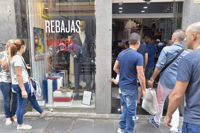 Rebajas y apertura dominical en Triana