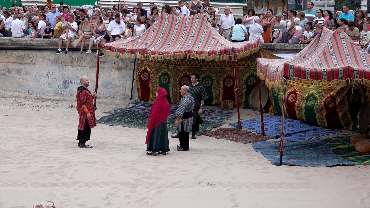 La gente, vecinos y turistas, siguió con la máxima atención "Érase una vez...Miramar"