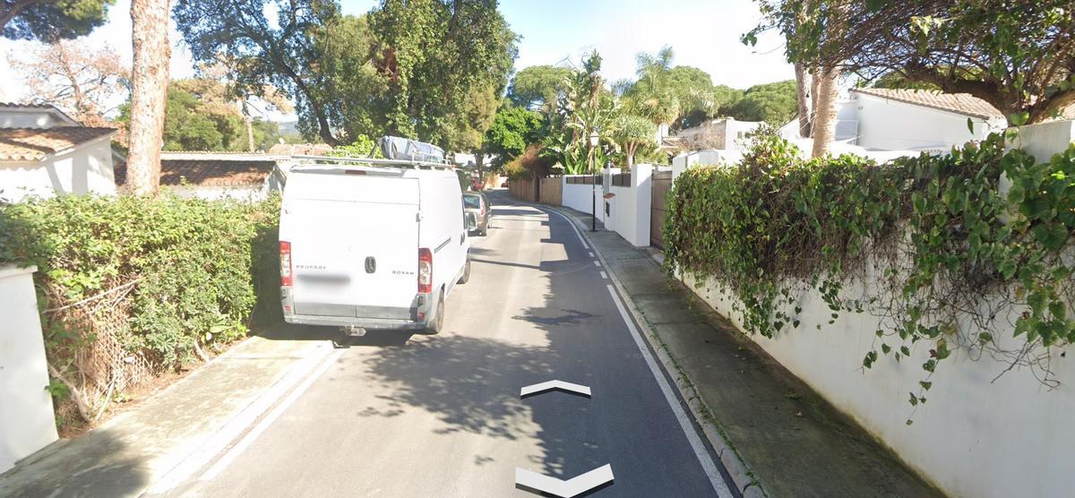 Calle Ciudad de los Periodistas, en el municipio de Marbella