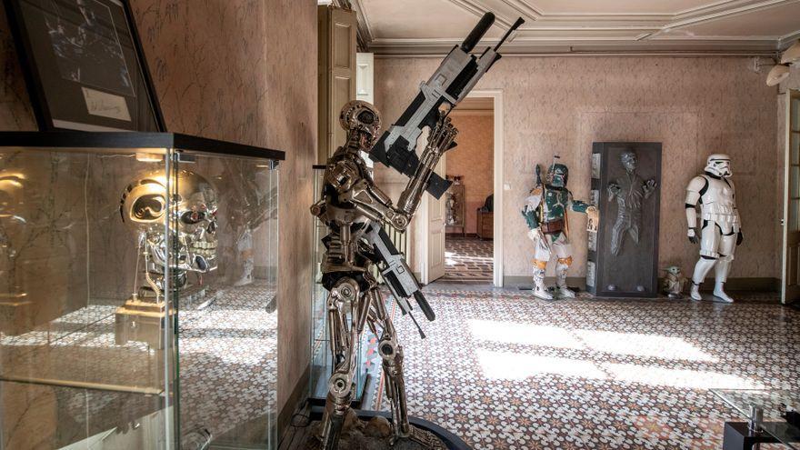 El T-800 de &#039;Terminator&#039;: el esqueleto metálico de Schwarzenegger. Mide 2,32 m con el arma, calcula Marcos.