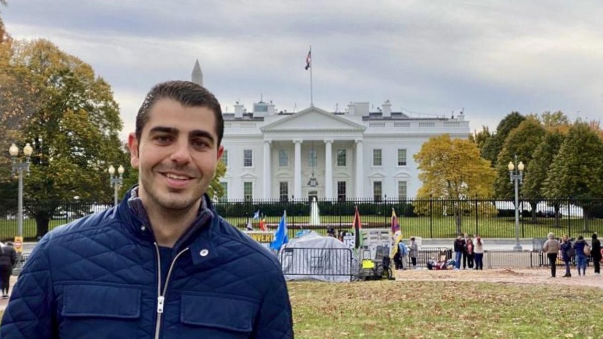 El periodista zamorano, delante de la Casa Blanca, durante su visita a Washington para la ceremonia. | Cedida