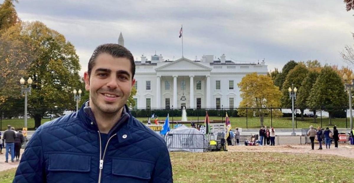El periodista zamorano, delante de la Casa Blanca, durante su visita a Washington para la ceremonia. | Cedida