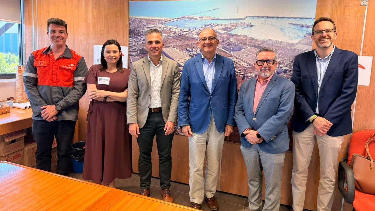 Participantes en la reunión de esta semana en las instalacionse de ArcelorMittal en Sagunt.