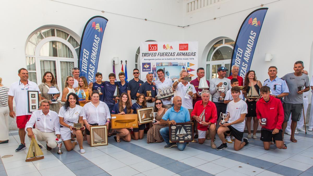 La entrega de trofeos en la Sala Magna del RCNP puso fin al evento